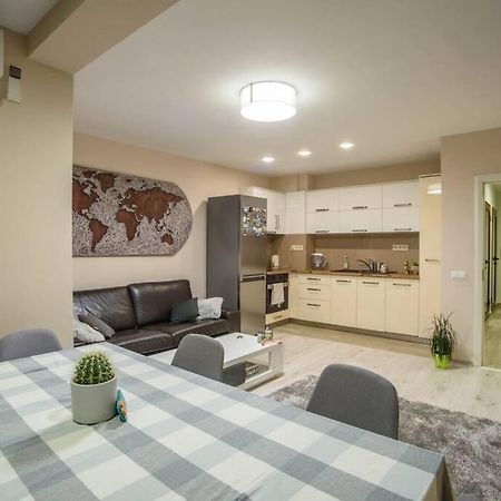 Sunny Spacious Apartment In A Great Location Kazanlŭk Extérieur photo