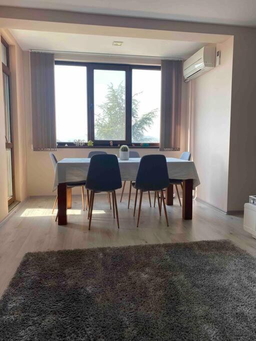 Sunny Spacious Apartment In A Great Location Kazanlŭk Extérieur photo