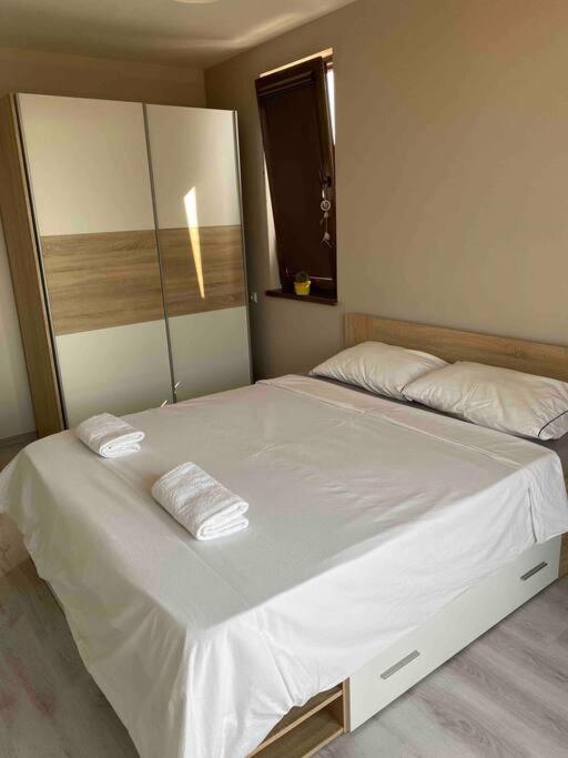 Sunny Spacious Apartment In A Great Location Kazanlŭk Extérieur photo