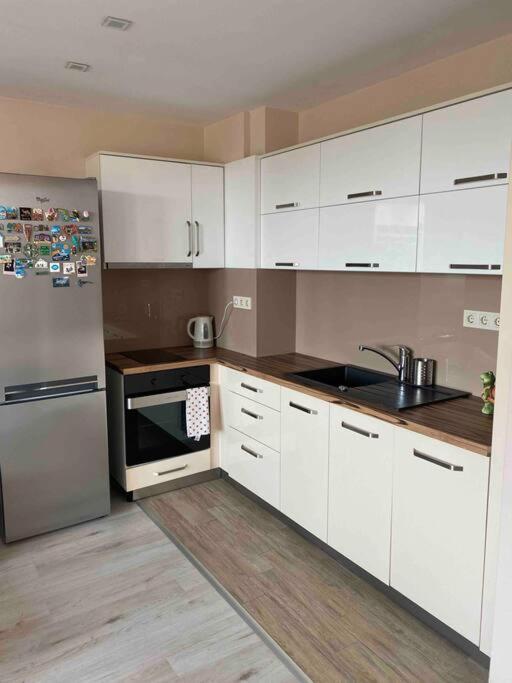 Sunny Spacious Apartment In A Great Location Kazanlŭk Extérieur photo