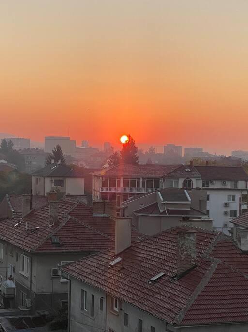 Sunny Spacious Apartment In A Great Location Kazanlŭk Extérieur photo